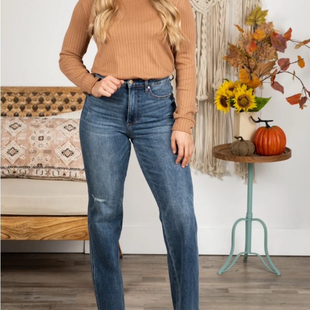 Judy Blue Straight Leg Blue Jeans with Relaxed Fit Raw Hem